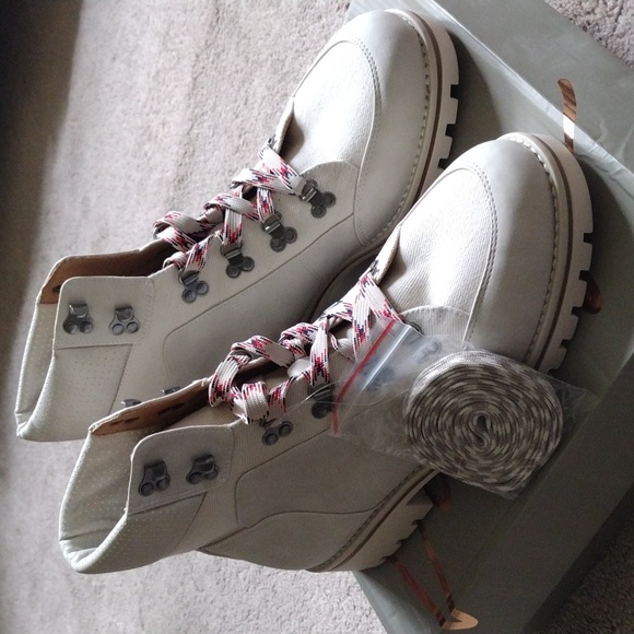 Crown Vintage Boots - Picture 2 of 6